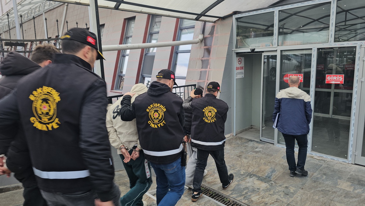 Eskişehir\'de F.A.\'nın yaralandığı kavgayla ilgili 2 şüpheli tutuklandı