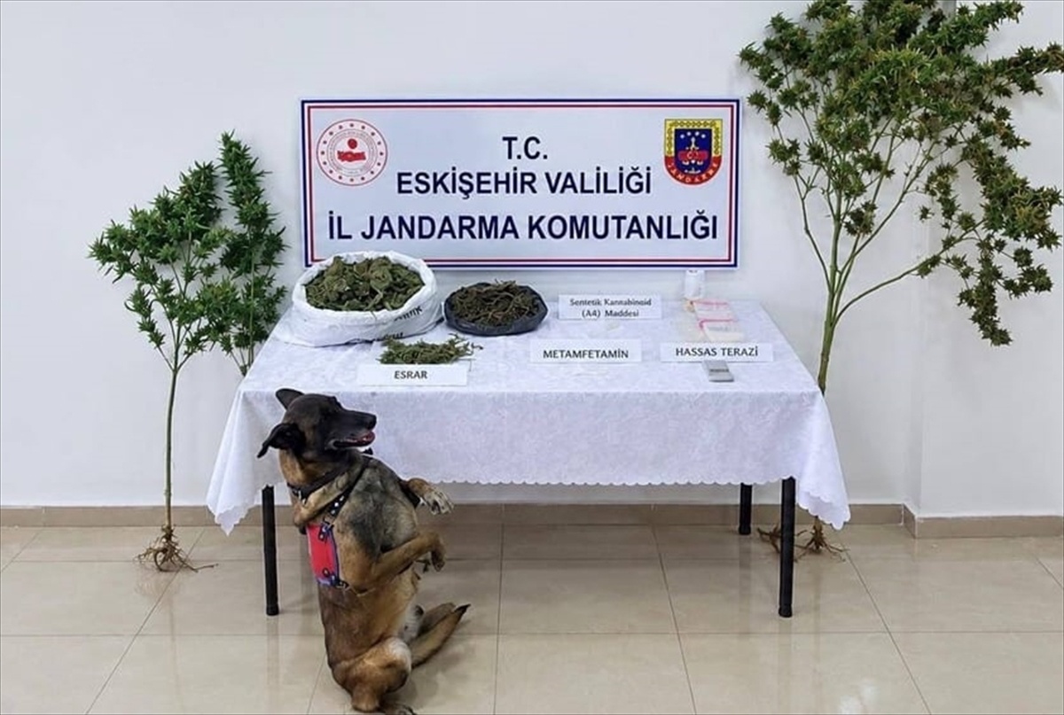 Eskişehir Tepebaşı\'nda 1,5 kilogram esrarla yakalanan şüpheli tutuklandı