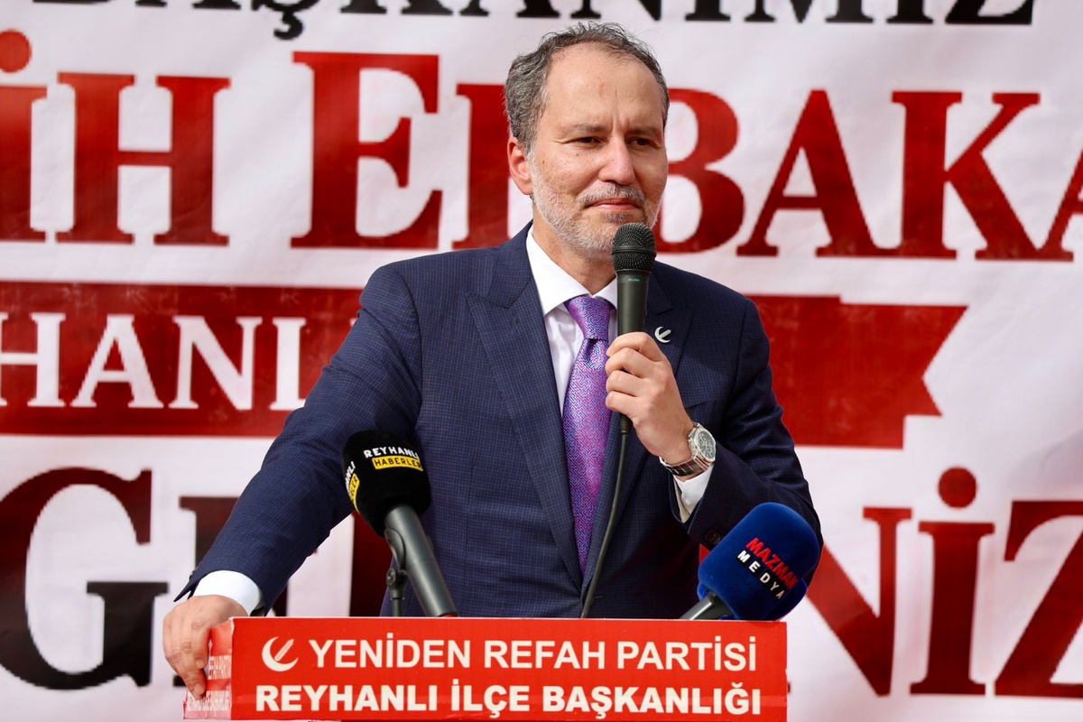 Fatih Erbakan yargıyı ve liyakatsizliği eleştirdi, yüzde 100 maaş zammı vaat etti