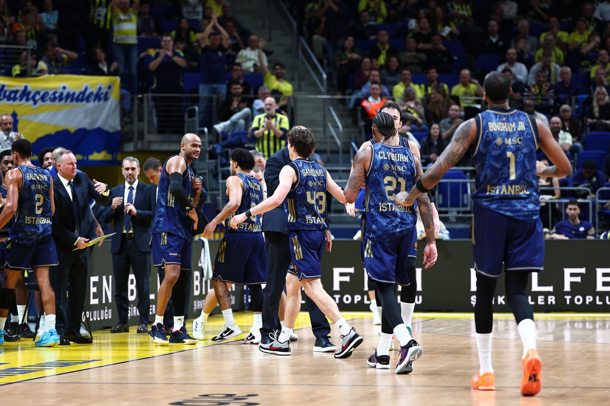 Fenerbahçe Tarfin, Euroleague'de Zalgiris Kaunas'ı 99-80 yenerek 4. galibiyetini aldı