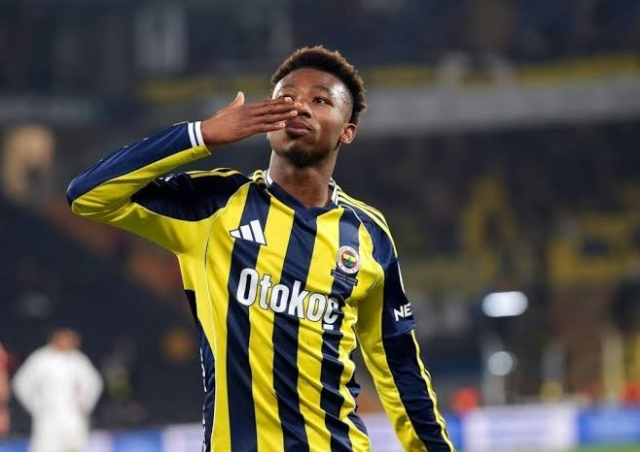 Fenerbahçe'de formayı unutan biri var! 3 maçtır kulübeden çıkamıyor