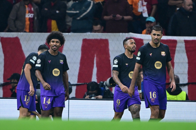 Galatasaray öne geçtiği maçta Barcelona'ya farklı kaybetti