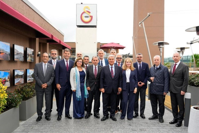 Galatasaray yönetimi, Barcelona'yı Galatasaray Adası'nda ağırladı