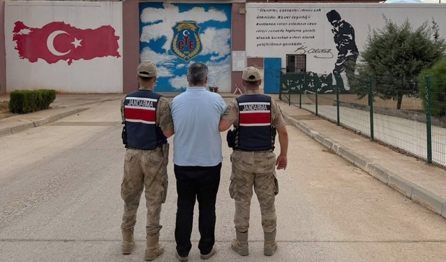 Gaziantep'te jandarma, FETÖ'den 6 yıl 3'er ay hapis alan 2 firariyi yakaladı