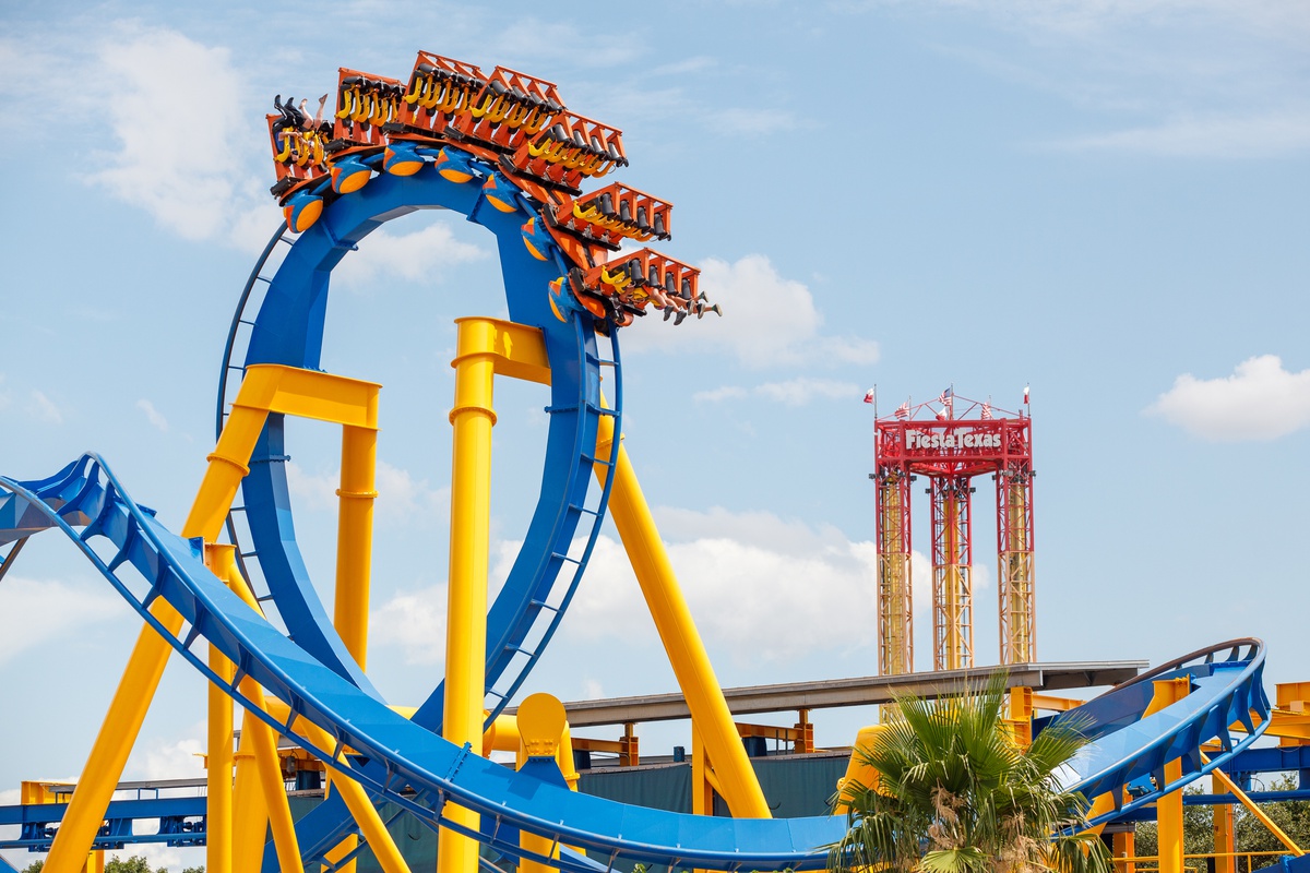 Georgia\'da hız treni kazasında 1 kişi öldü, Six Flags benzer araçları geçici kapattı