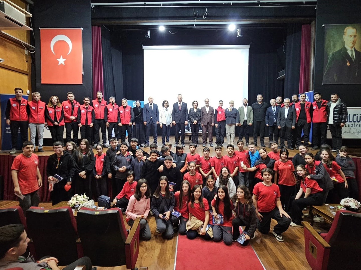 Gölcük\'te afet panelinde risklerin önceden belirlenmesi gerektiği vurgulandı