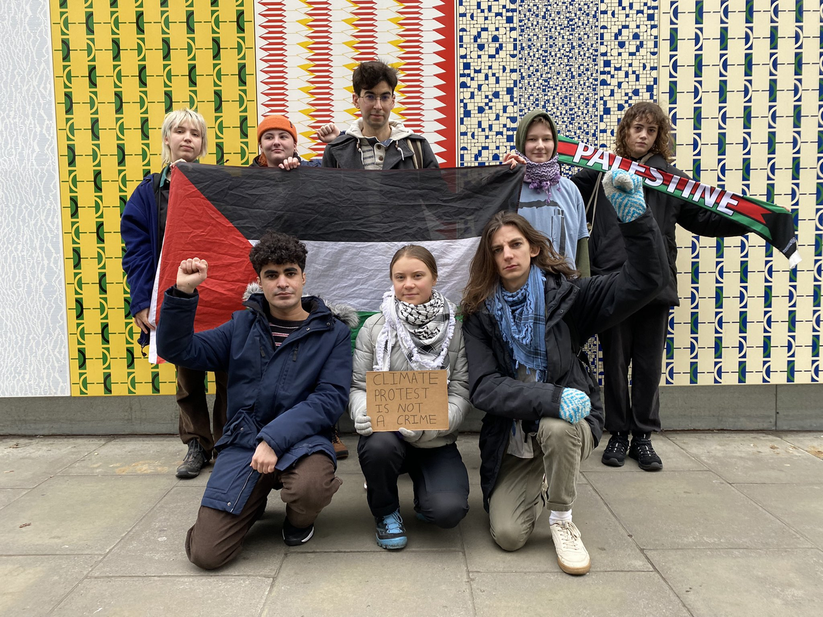 Greta Thunberg Fransa\'da lise eylemlerine destek verdi, 6 bin 800\'ü aşan gözaltı var