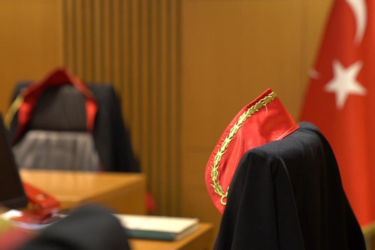 Hakim de bunu yaparsa! Kadına cinsel organını gösterdiği iddiasıyla HSK harekete geçti