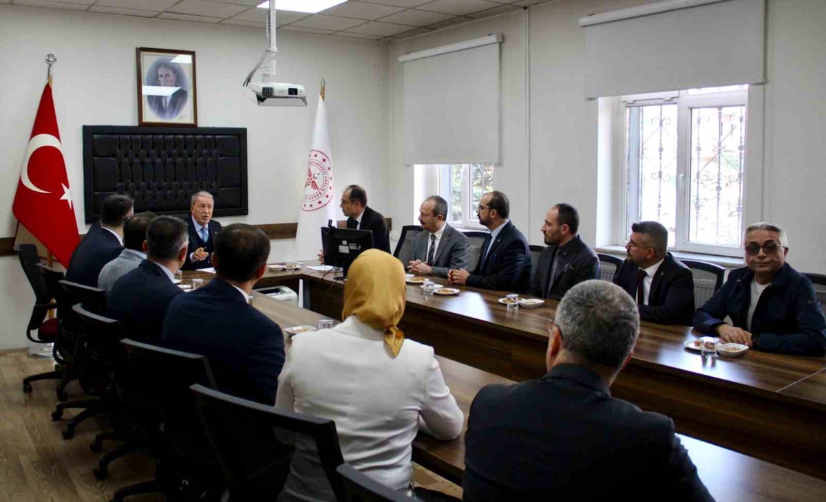 Hulusi Akar, Kayseri Devlet Hastanesi\'nde yeni sağlık projelerini değerlendirdi