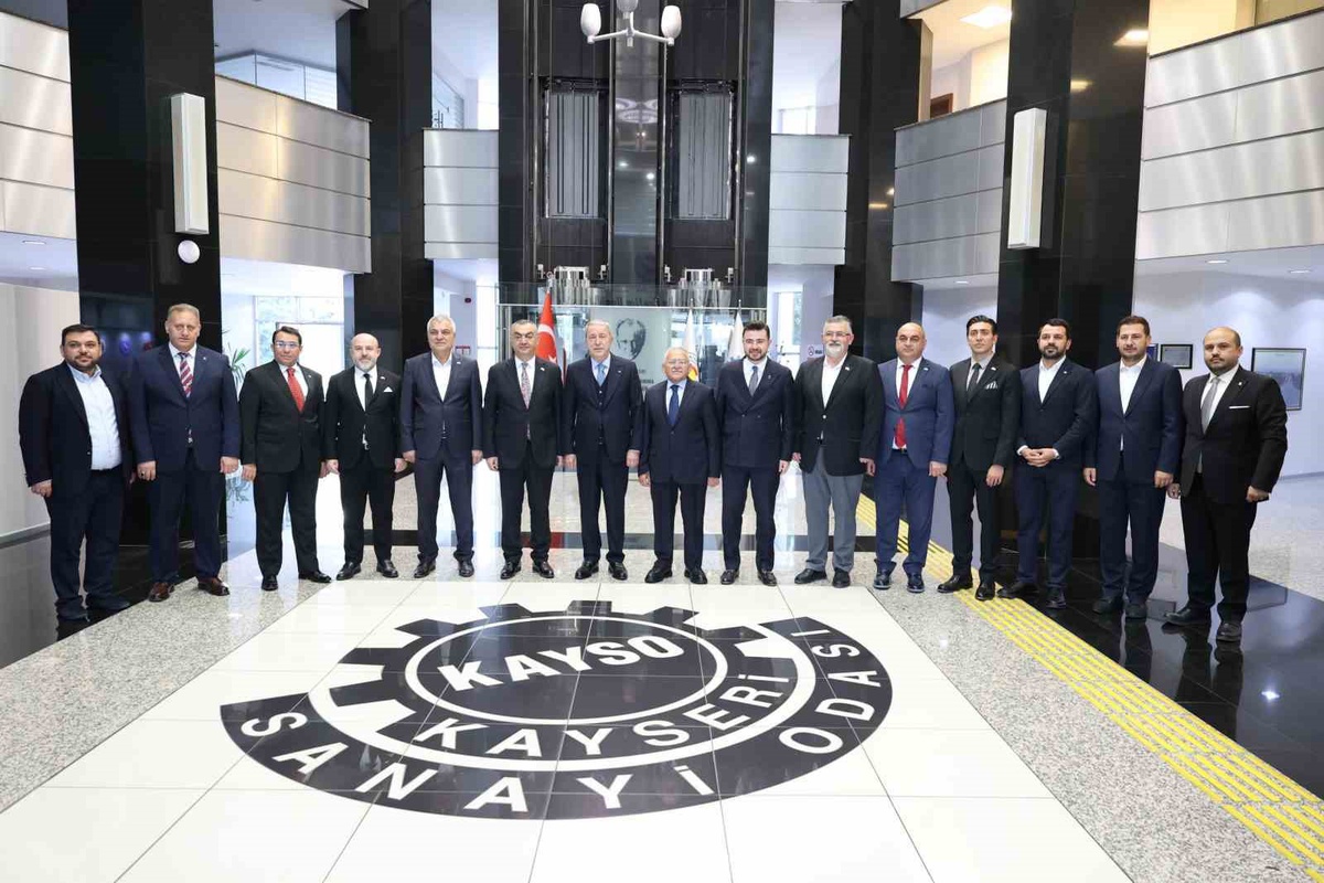 Hulusi Akar, yeniden seçilen KAYSO Başkanı Büyüksimitci\'yi tebrik etti
