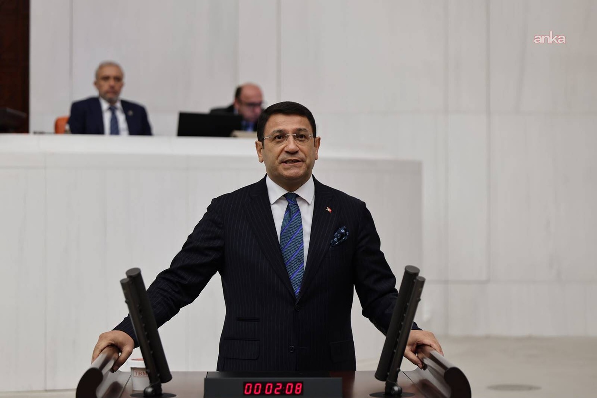 DEVA Partili Şahin, Azerbaycan\'da başörtülü öğrencilere okul engelini zorbalık saydı