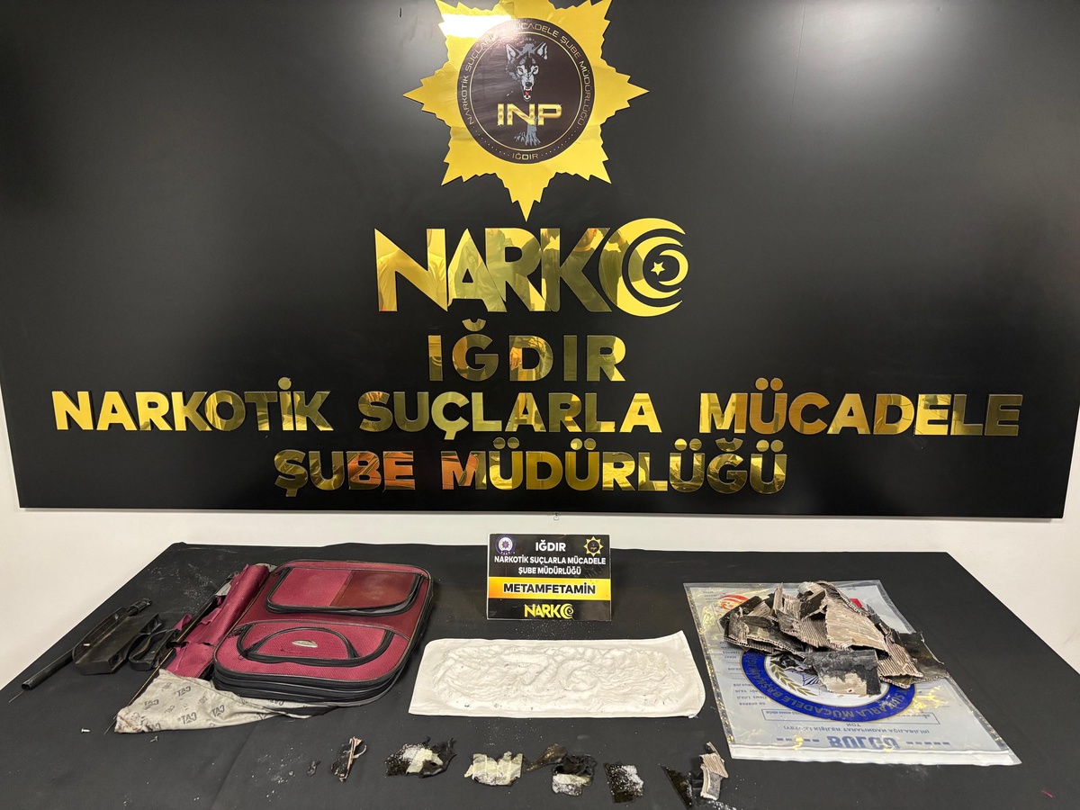 Iğdır\'da otobüsle sevk etmeyi planlayan 5 şüpheli 592 gram metamfetaminle tutuklandı