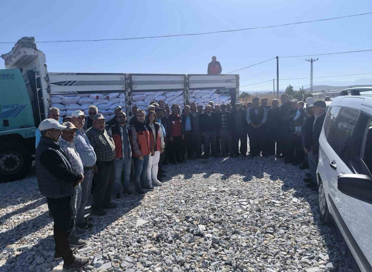 İscehisar çiftçilerine hibe destekli buğday tohumu dağıtıldı
