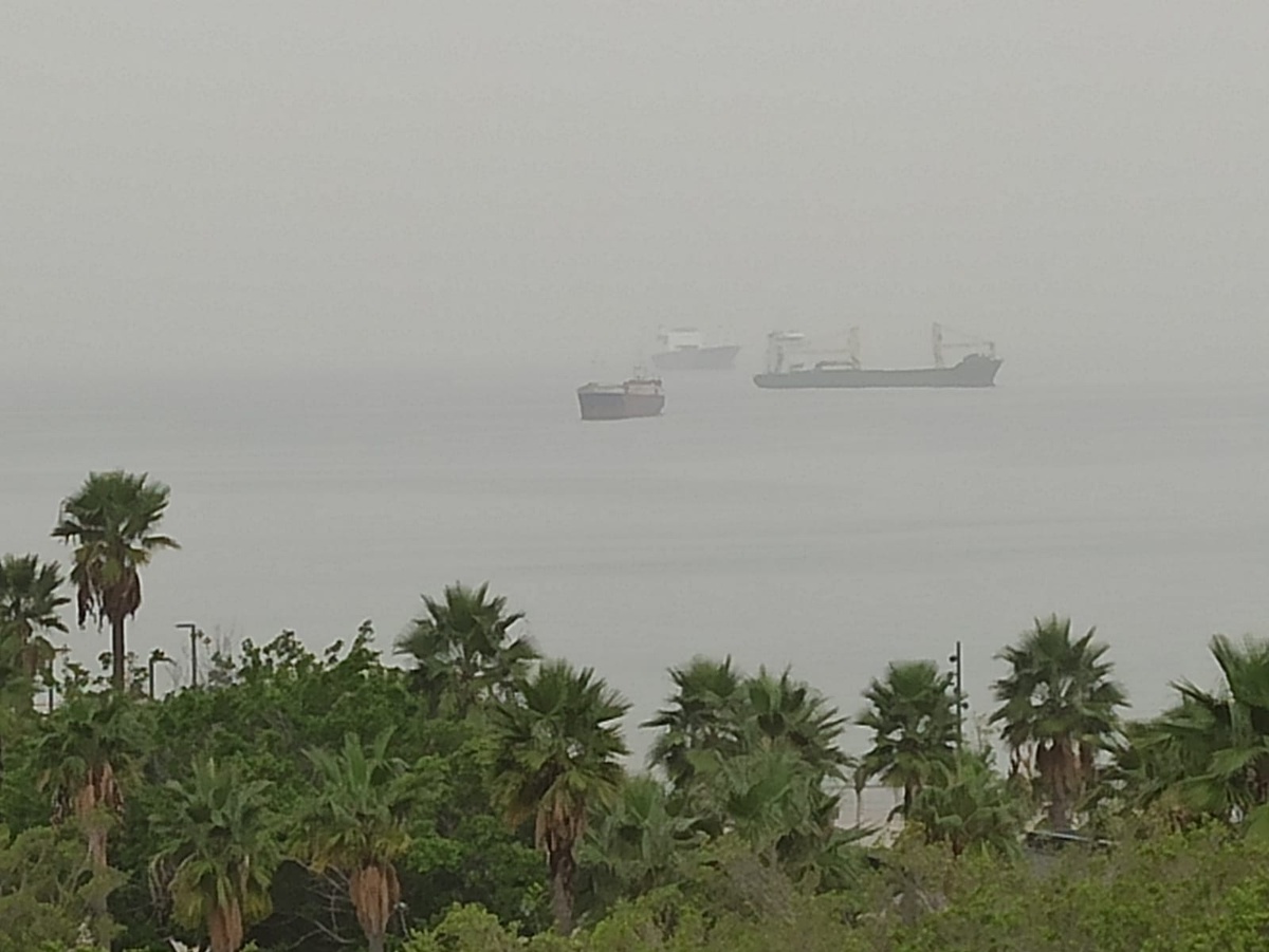 Suriye\'den gelen toz İskenderun\'da hava kalitesini düşürdü, görüş mesafesi azaldı
