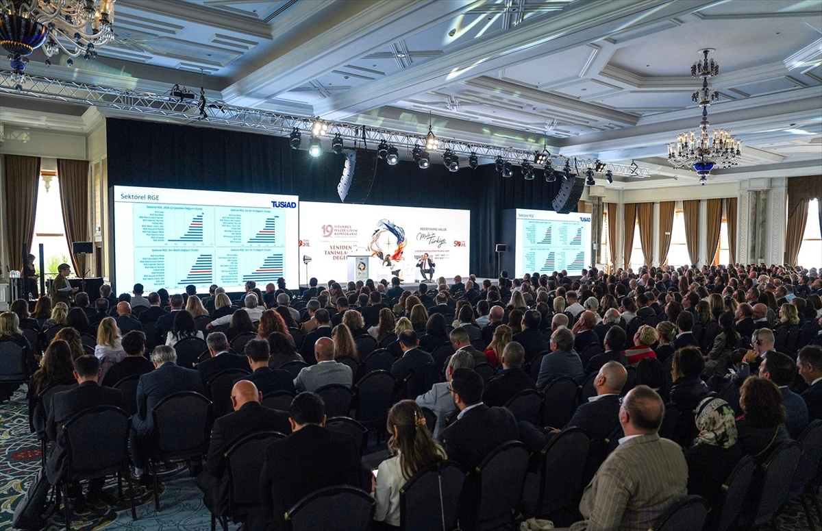 İstanbul\'da hazır giyim konferansı başladı, sektörün 2025 ihracatı 30,86 milyar dolar