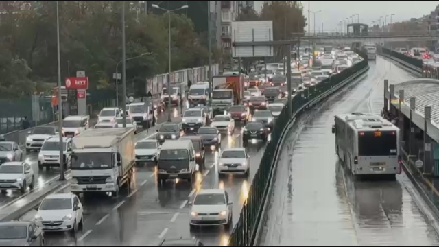 İstanbul'da akşam saatlerinde trafik yoğunluğu yüzde 89'a çıktı