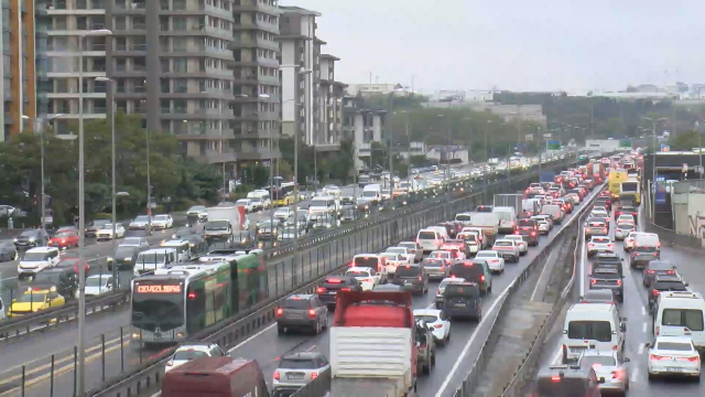 İstanbul'da akşam saatlerinde trafik yoğunluğu yüzde 89'a çıktı