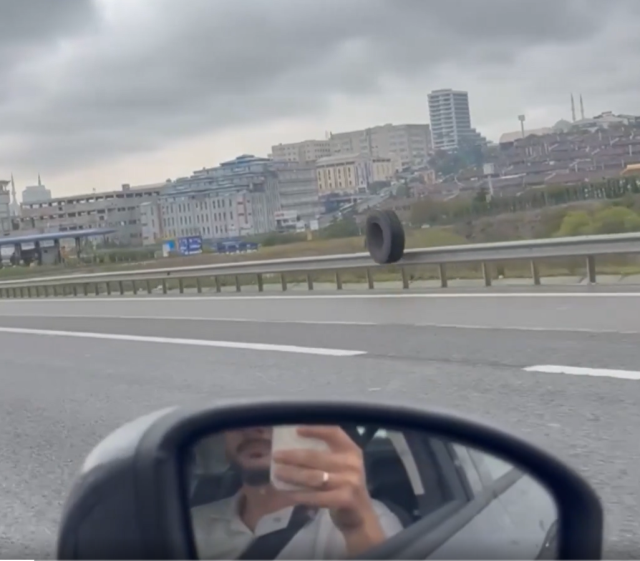 İstanbul’da otoyolda korku dolu anlar: Tırdan kopan dev lastik trafiğe savruldu