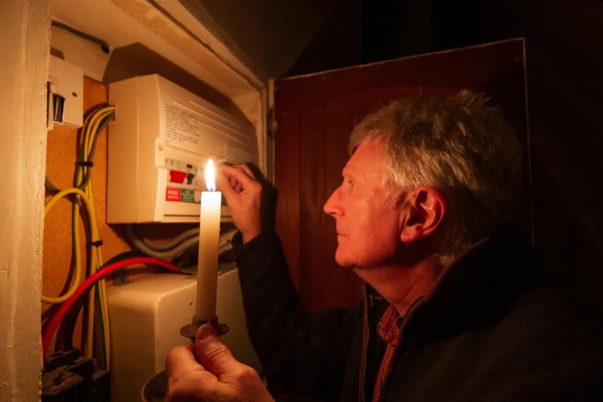 İstanbullular dikkat! Tam 15 ilçe saatlerce elektriksiz kalacak