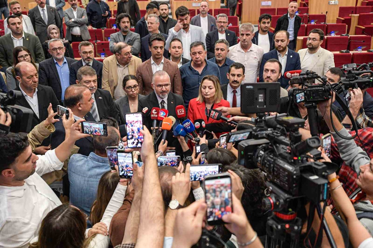 İzmir Büyükşehir Meclisi, Yeni Parti katılmayınca İZBAN\'da 90 dakikayı görüşemedi