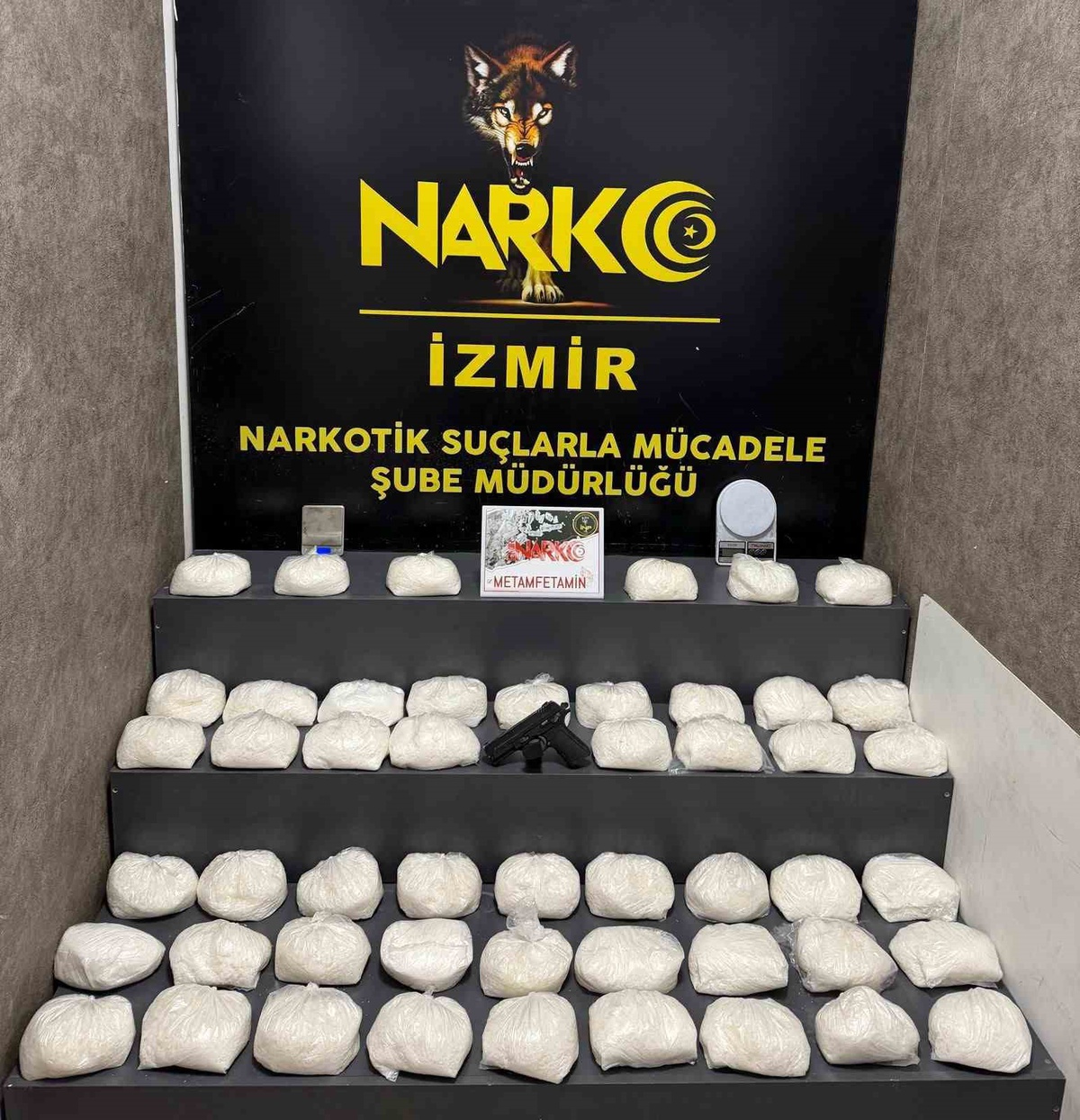 İzmir Karabağlar\'da 32 kilo 450 gram metamfetamin bulundu, bir şüpheli tutuklandı