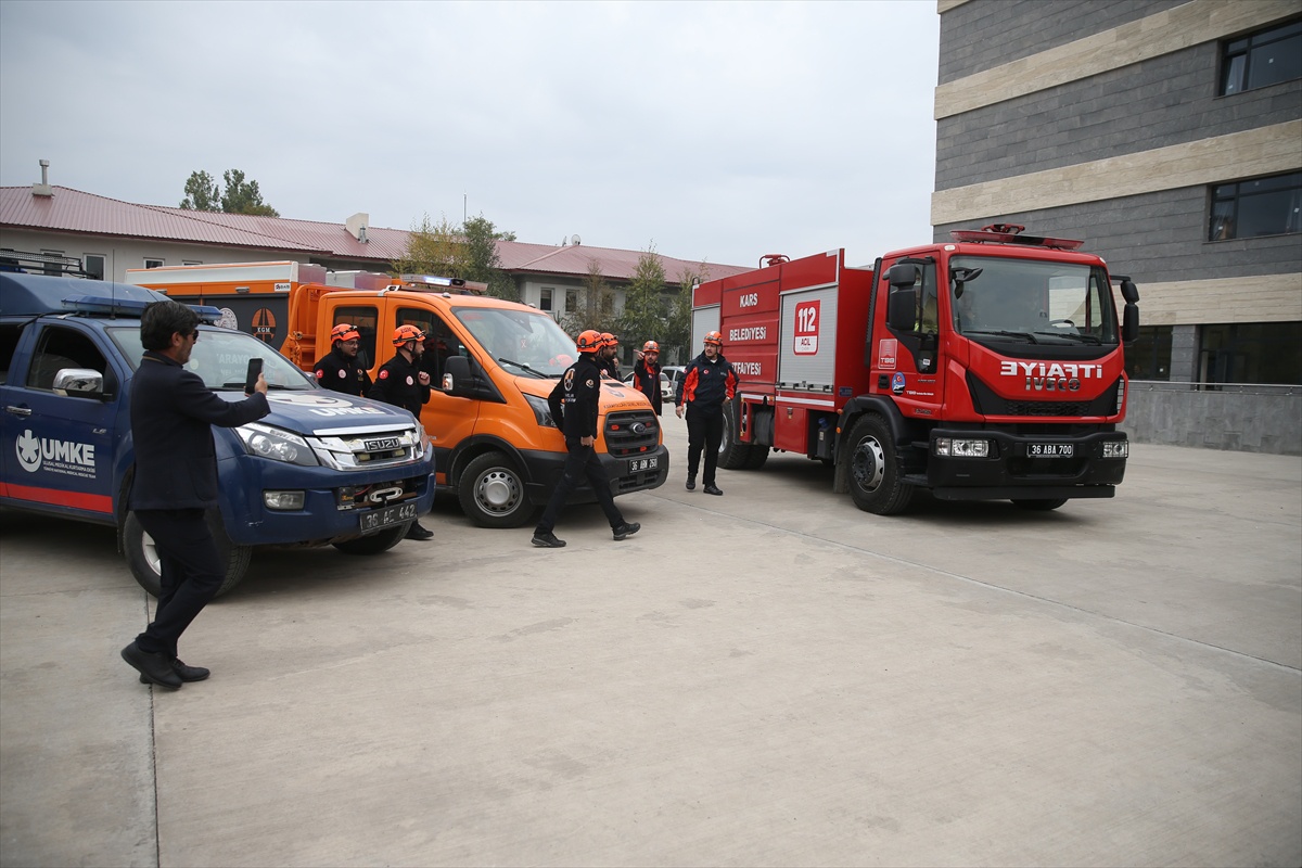 Kars\'ta deprem tatbikatında mahsur kalan 2 öğrenci senaryo gereği kurtarıldı