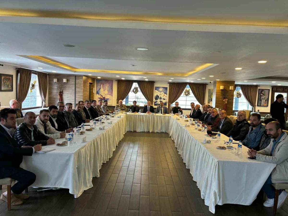 Sarıkamış Kayak Merkezi\'nin 2026-2027 sezonu hazırlıkları toplantıda ele alındı