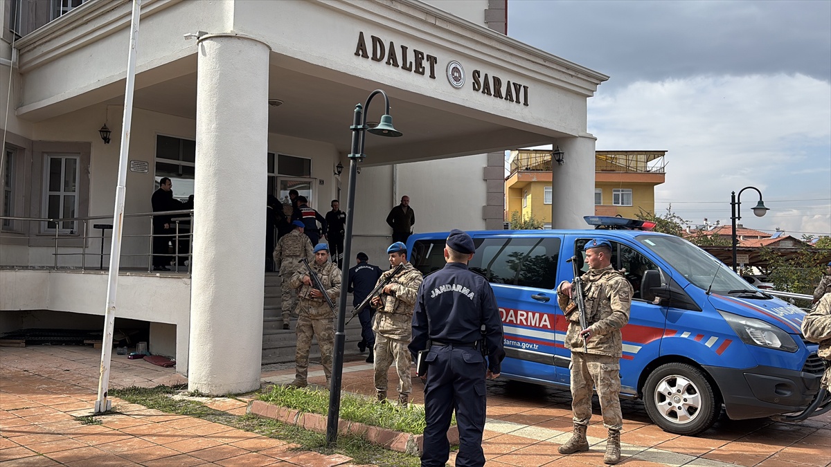 Kastamonu Taşköprü\'de 4 kişinin öldüğü silahlı kavgada 2 şüpheli adliyeye çıkarıldı