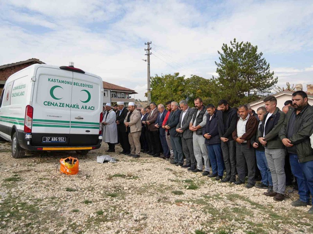 Kastamonu Taşköprü'de öldürülen baba, 2 oğlu ve kardeşi yan yana defnedildi