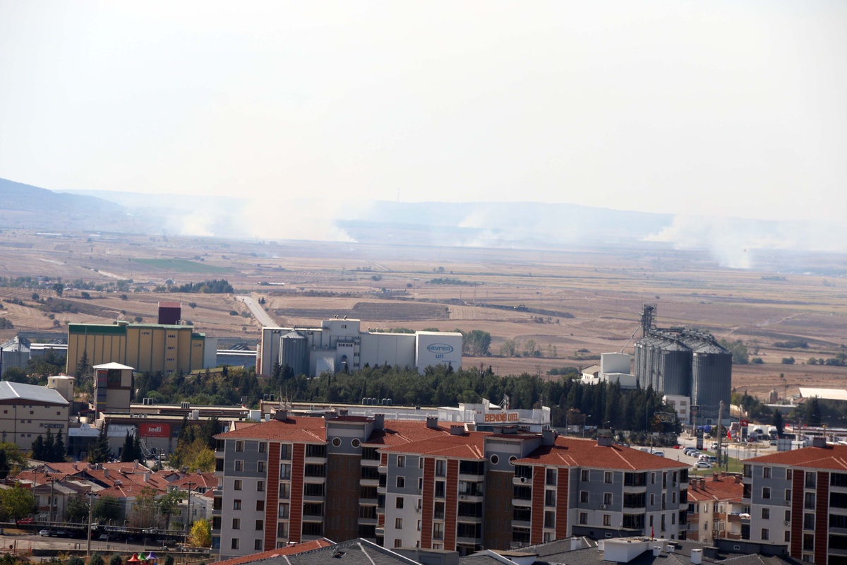 Edirne Keşan\'da anız dumanı hava kalitesini düşürdü, 6 tarla sahibine tutanak tutuldu