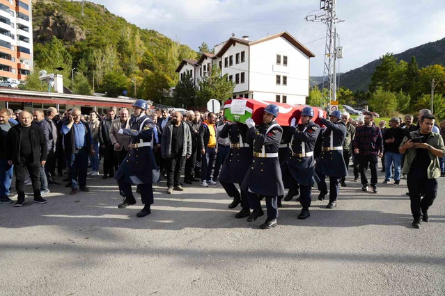 Kıbrıs Barış Harekatı gazisi İlyas Kullukçu, Gümüşhane'de askeri törenle uğurlandı
