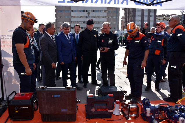 Kırıkkale'de afet günü etkinliğinde arama kurtarma ekipmanları tanıtıldı