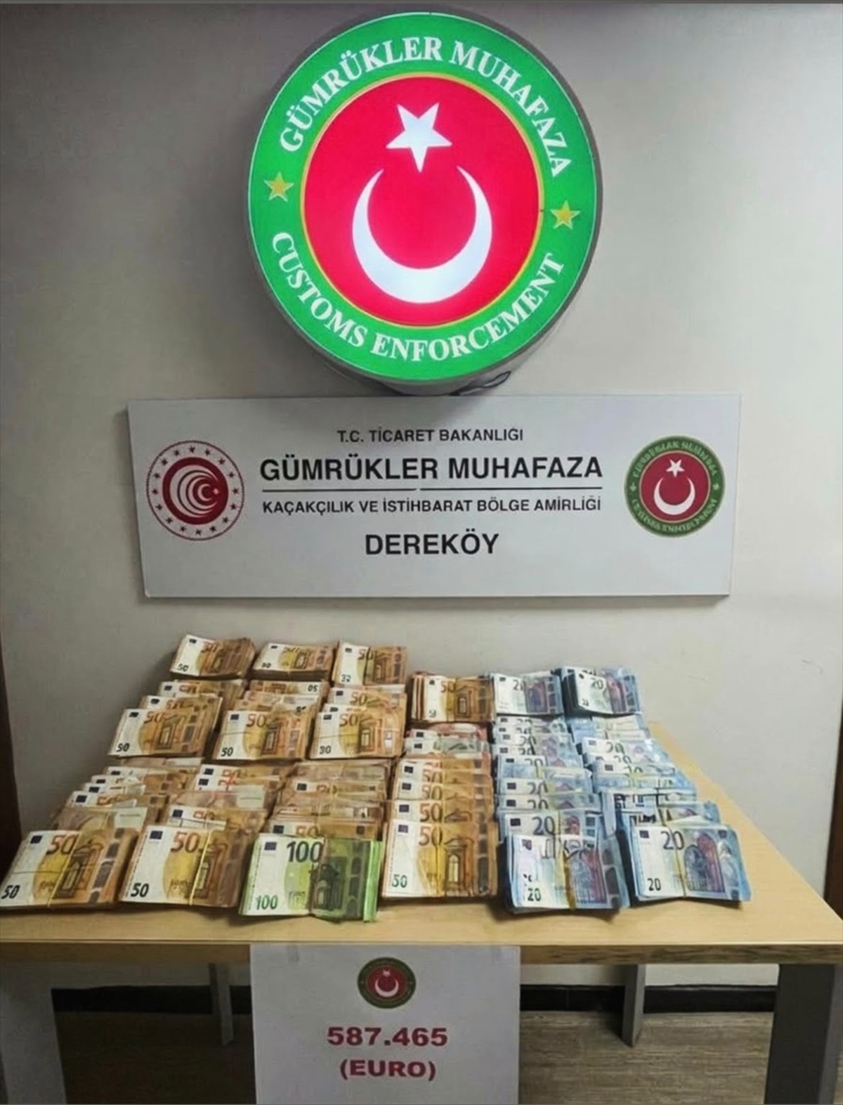 Kırklareli Dereköy\'de gizli bölmede 587 bin 465 Avro bulundu, sürücü gözaltına alındı