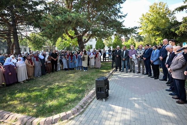 Umreye gidecek 35 kişi Kırklareli'nde düzenlenen törenle uğurlandı
