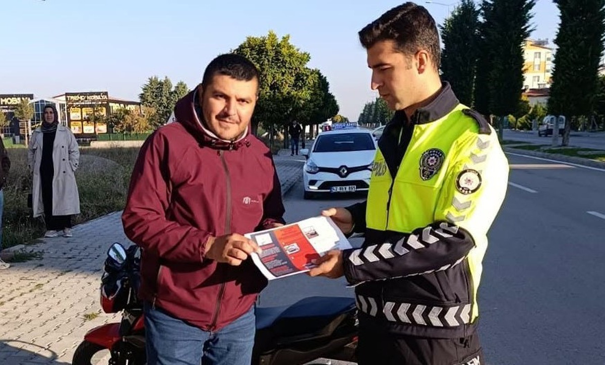 Konya Beyşehir\'de engelli ve yaşlılar için \'Trafikte Beni Görün\' broşürleri dağıtıldı