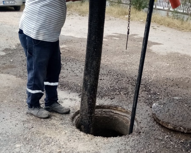 Lüleburgaz'da yağmur suyu hattı temizliğinde ıslak mendille birlikte bavul çıkarıldı