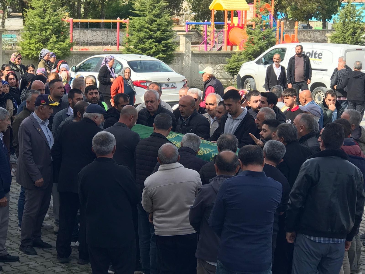Manisa Akhisar\'daki TIR kazasında ölen Zülfinaz Tosun, Konya Ereğli\'de defnedildi