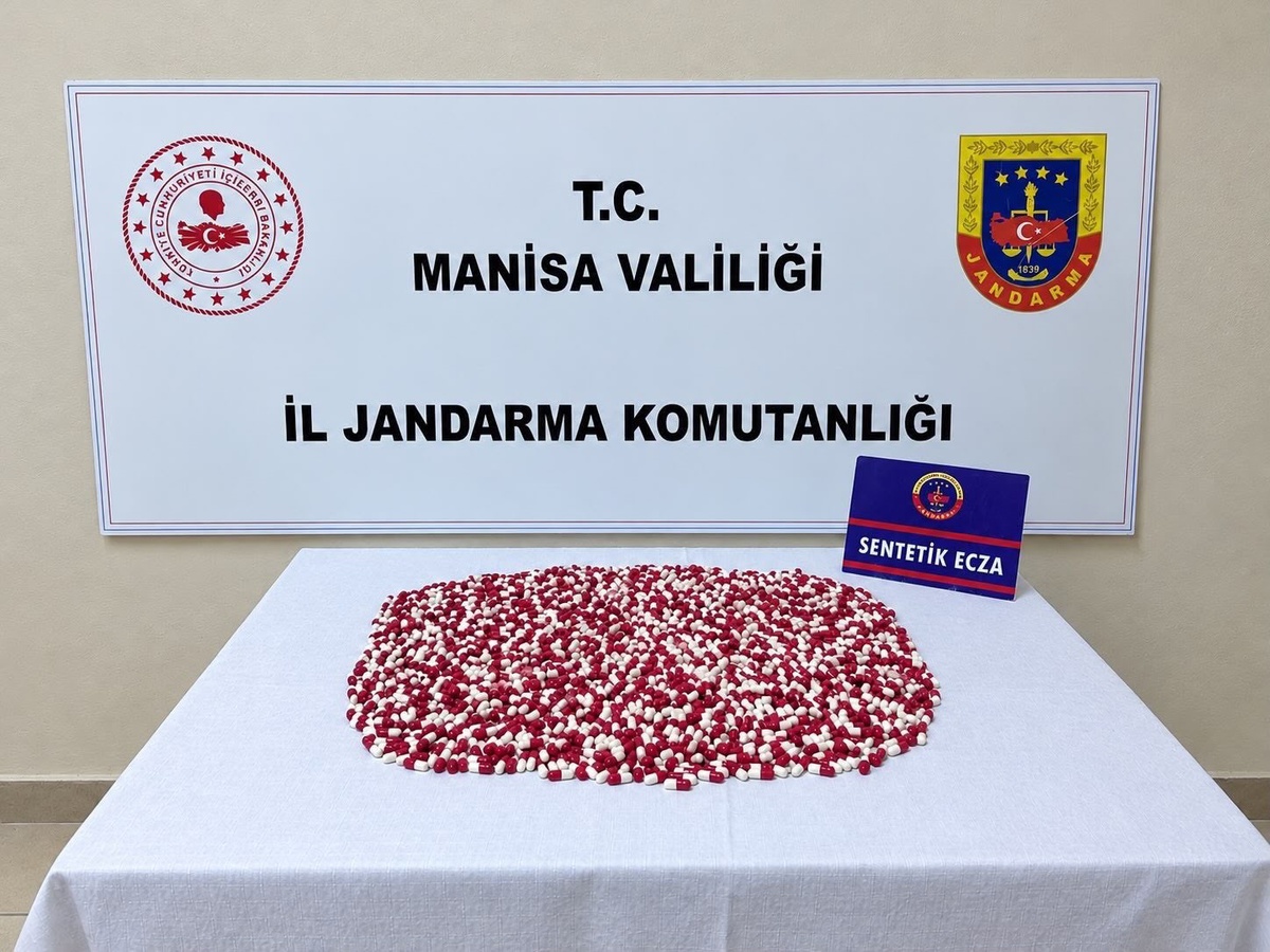 Manisa\'da uyuşturucu operasyonunda 3 şüpheli tutuklandı, 156 kök kenevir ele geçti