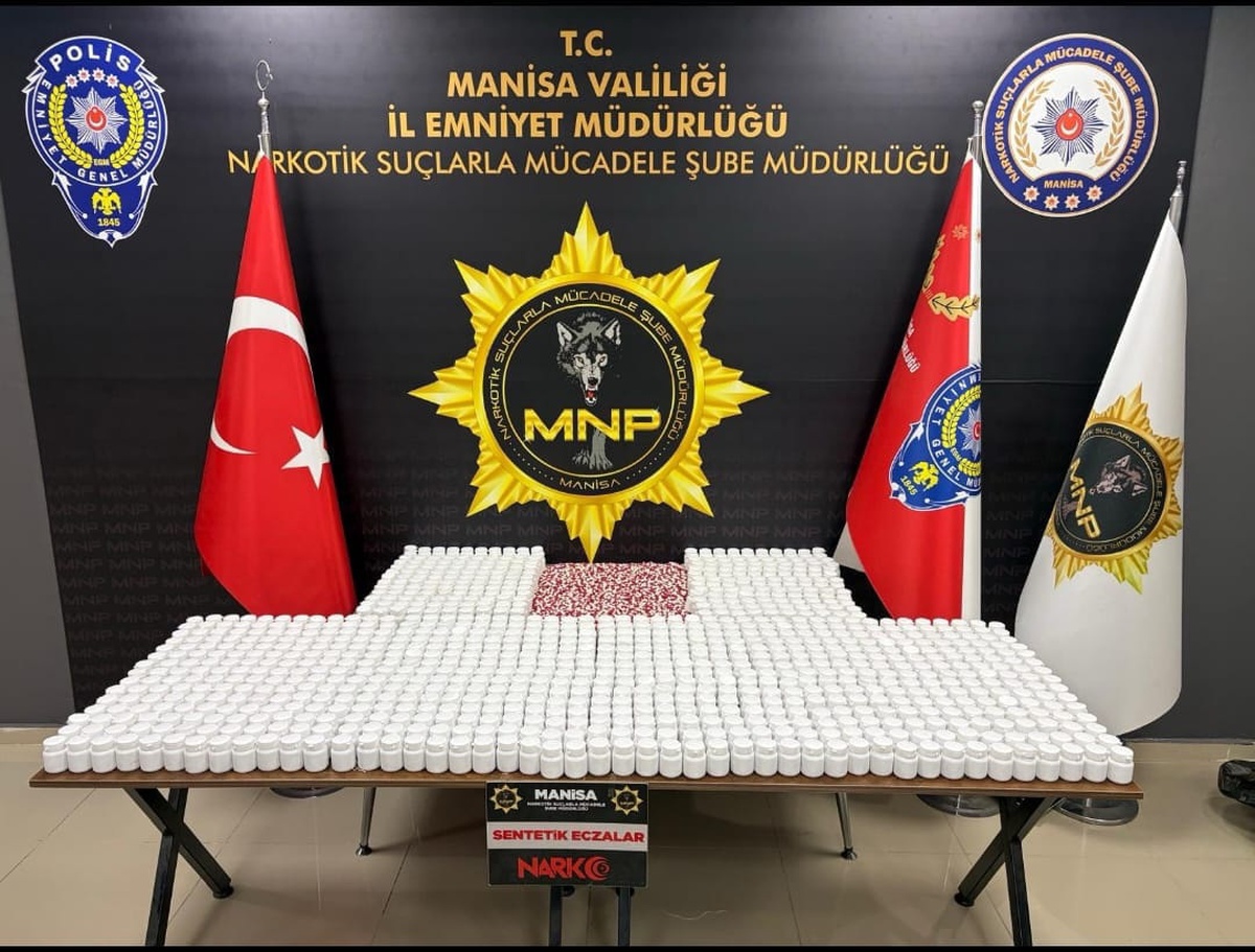 Manisa\'da 57 bin sentetik ecza ele geçirildi, 3 şüpheliden 2\'si tutuklandı