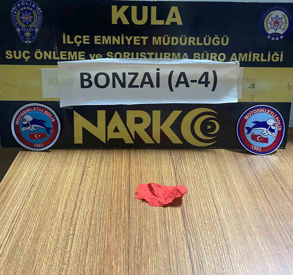 Manisa Kula\'da aranan şahıslar ve uyuşturucuya yönelik çalışmada 11 kişi tutuklandı