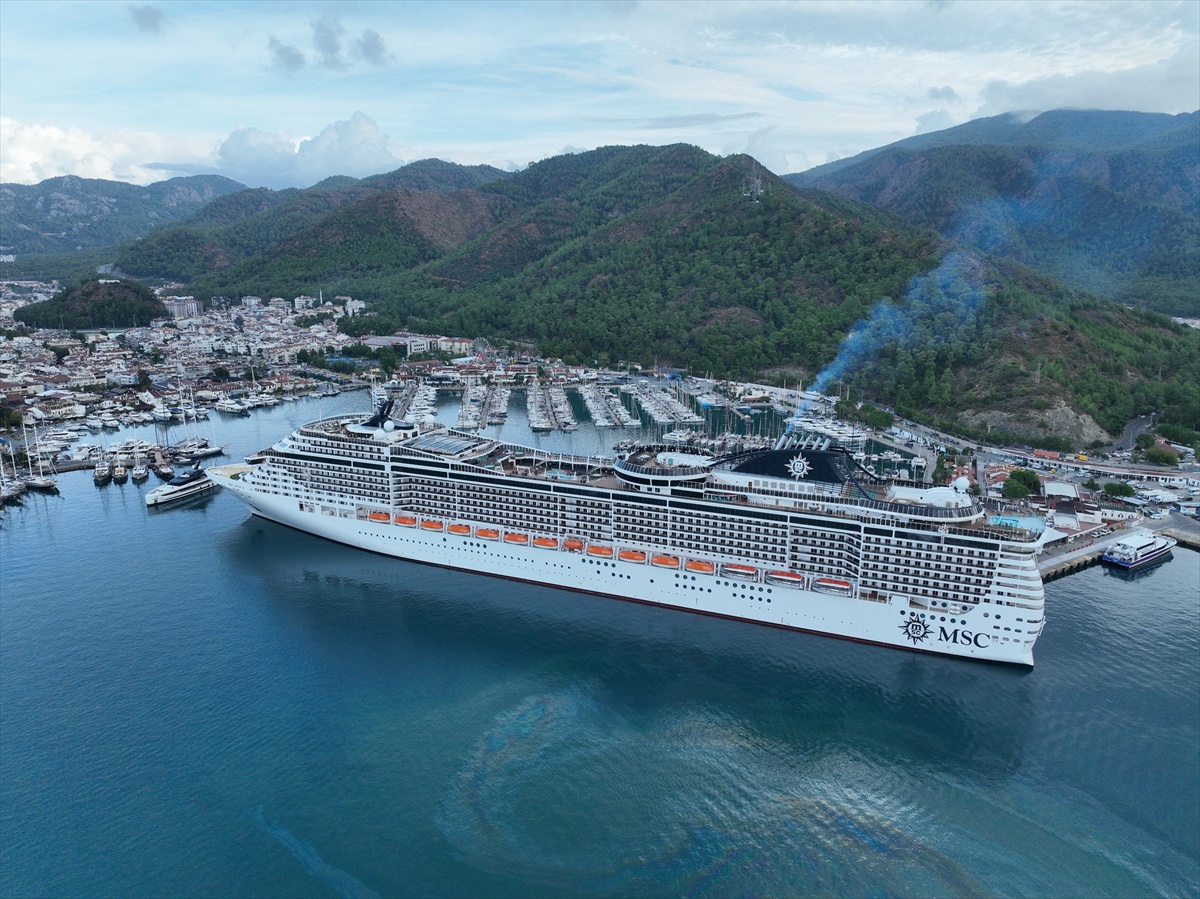 Panama bayraklı MSC Divina, Kuşadası\'ndan Marmaris\'e 3 bin 749 turist getirdi