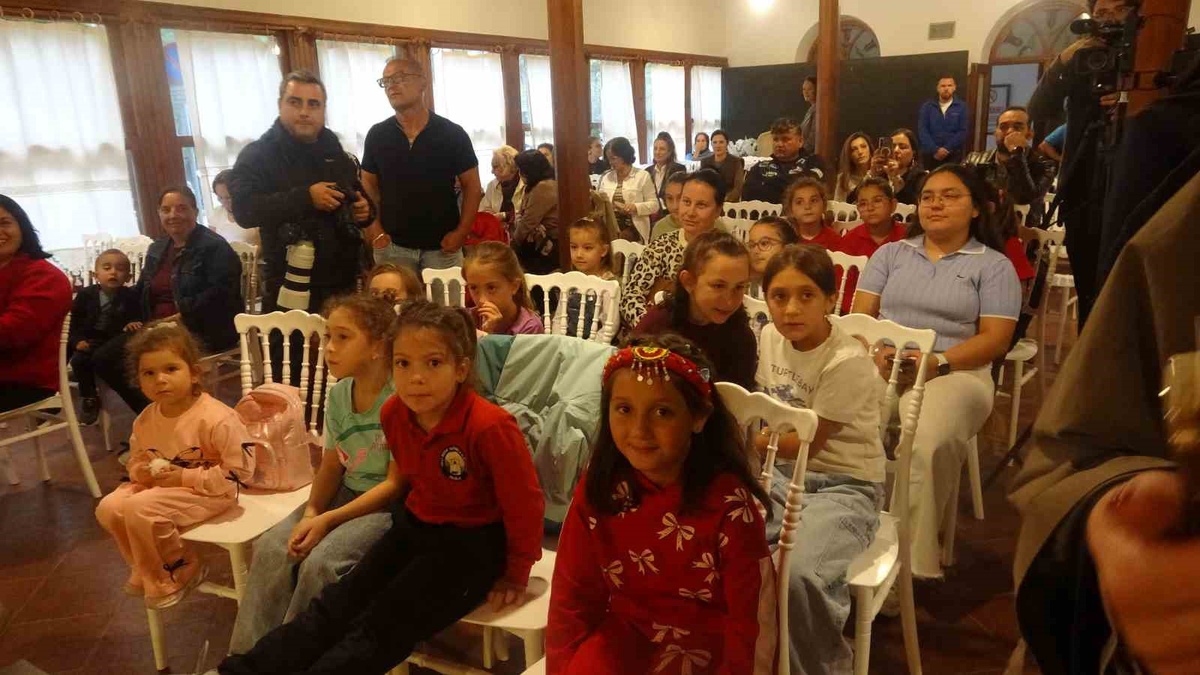 Menteşe Belediye Başkanı Aras, kız çocuklarına hayallerinden vazgeçmeyin dedi