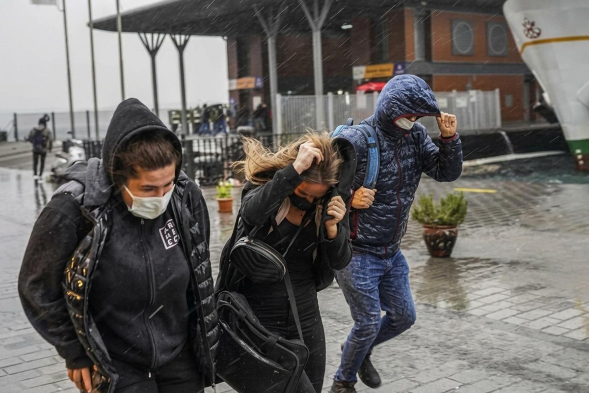 Meteoroloji’den 16 ile sarı kodlu uyarı! Batıda sağanak ve fırtına, doğuda toz taşınımı