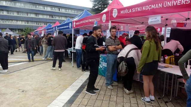 MSKÜ'de yeni öğrencilere siber suç bilgilendirmesi ve dans gösterileri yapıldı