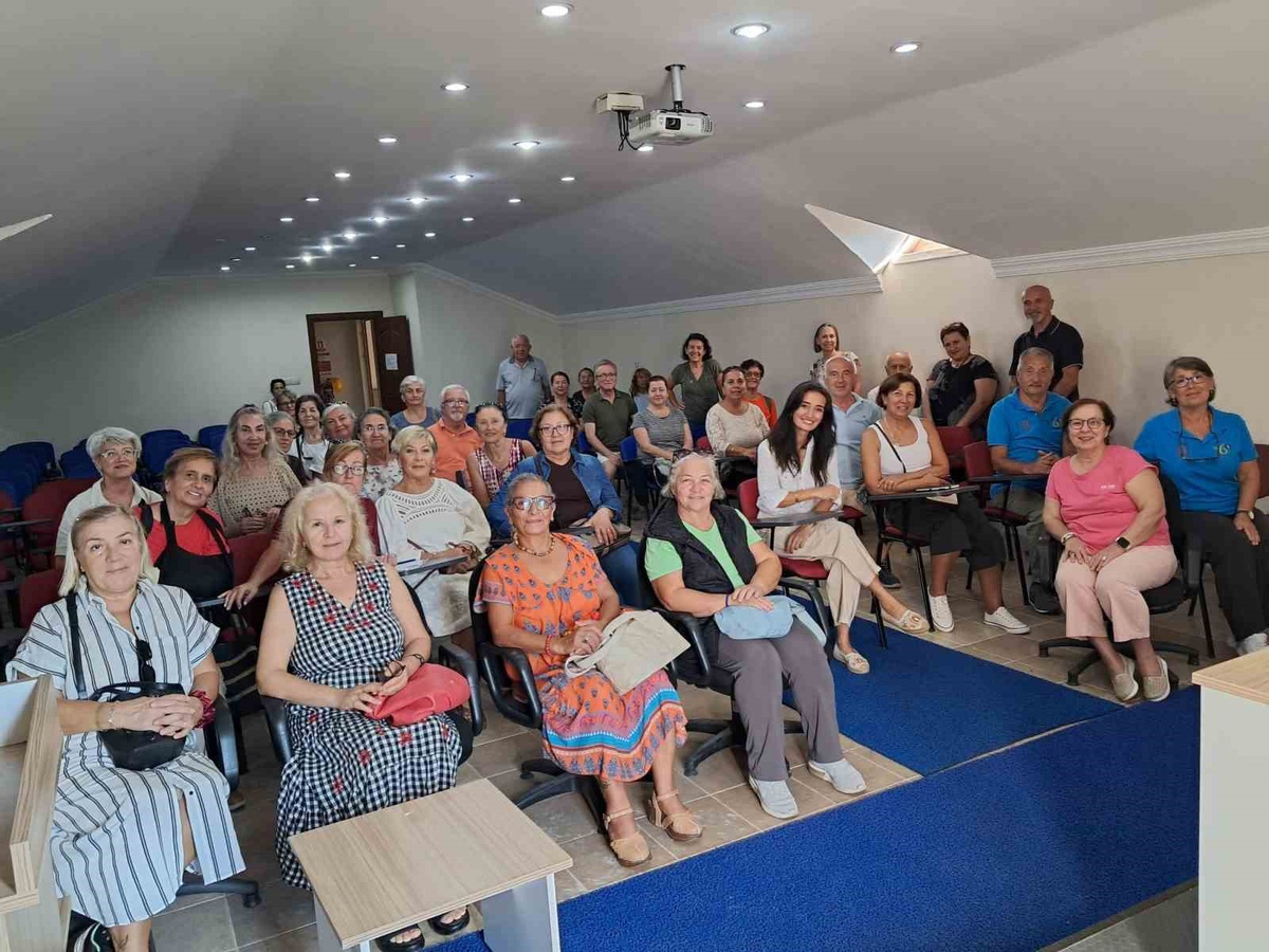 Muğla Köyceğiz\'de Tazelenme Üniversitesi yeni dönemi Özlem Özen\'in dersiyle açtı