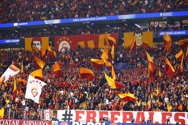 Galatasaray Barça karşısına 3 değişiklikle çıktı, Osimhen 39 gün sonra 11'de başladı.