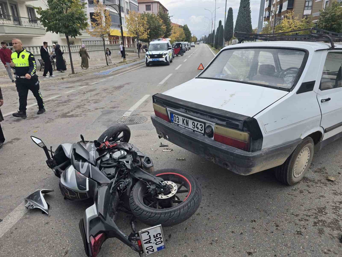 Afyonkarahisar\'da motosiklet kazası: Sürücü yaralandı