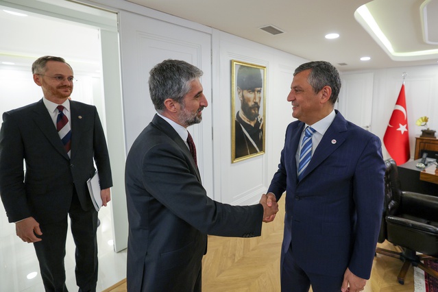 TÜSİAD Başkanı Ozan Diren ve Barış Urhan, Özgür Özel'le genel merkezde görüştüler