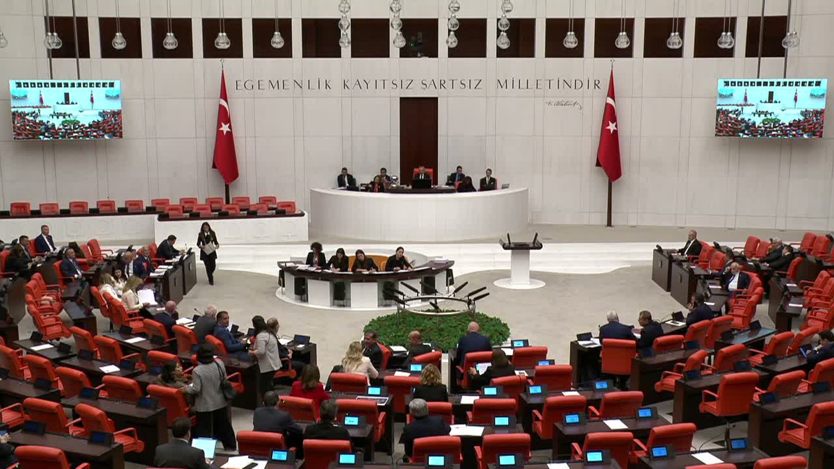 Rızvanoğlu, Boğaziçi\'nde bir öğün 85 liraya çıkınca yemekhane zammını TBMM\'de anlattı