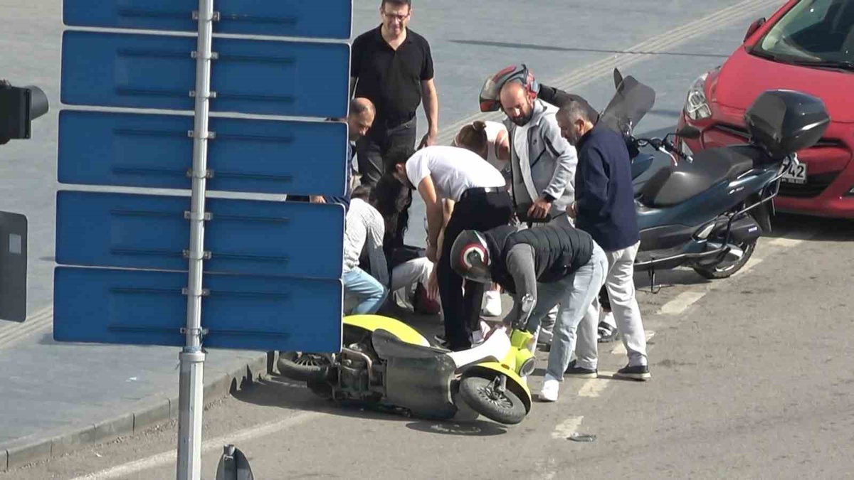 Samsun İlkadım\'da kayan motosikletten düşen sürücü ve yolcu yara almadan kurtuldu